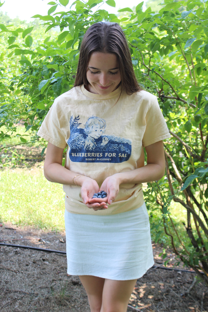 [Out of Print] Robert McCloskey / Blueberries for Sal Womens Tee (Light Blue) - ロバート・マックロスキー / サリーのこけももつみ Tシャツ Blueberries for Sal women's crew neck book t-shirt — Out of