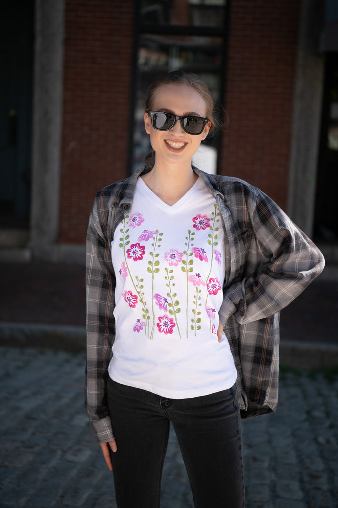 Hanes Women's V-Neck Graphic T-Shirt, Oversized Floral